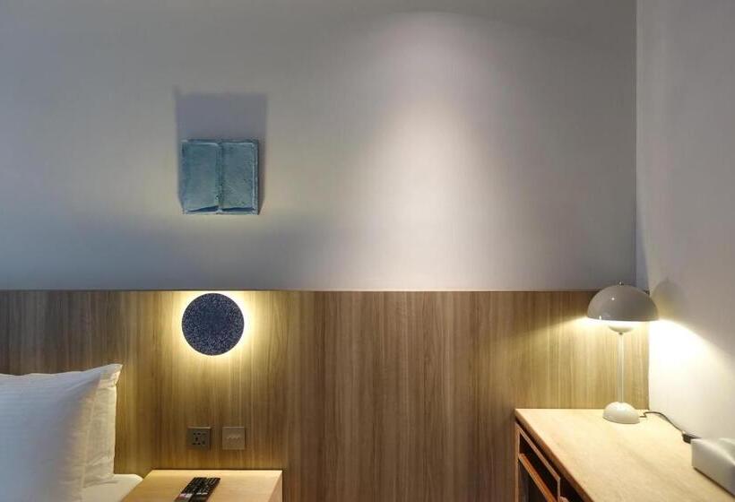 اتاق سوپریور, The Blue By Just Inn