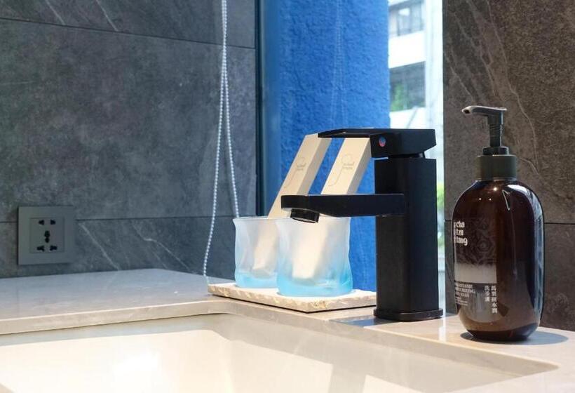 اتاق استاندارد, The Blue By Just Inn