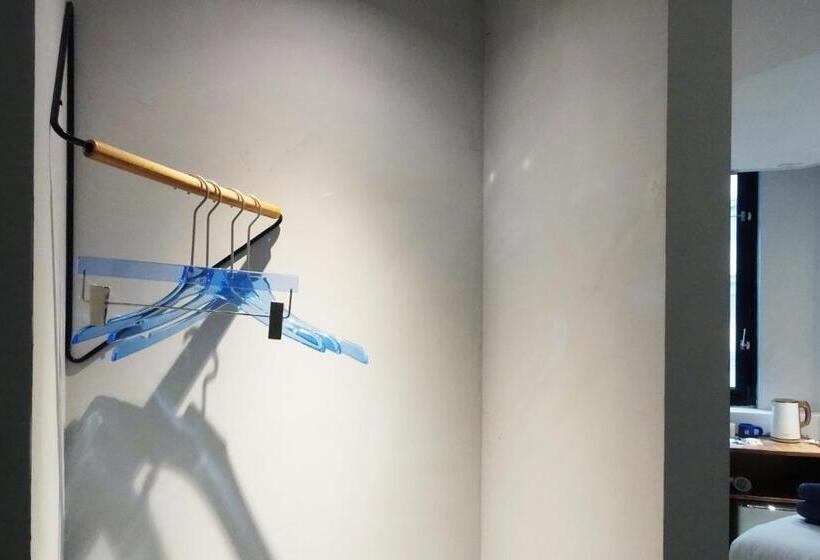 اتاق استاندارد, The Blue By Just Inn