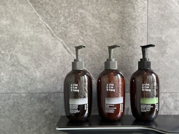 اتاق استاندارد سه نفره, The Blue By Just Inn