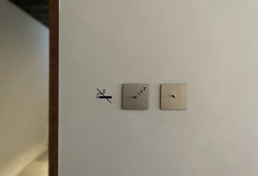 اتاق استاندارد سه نفره, The Blue By Just Inn