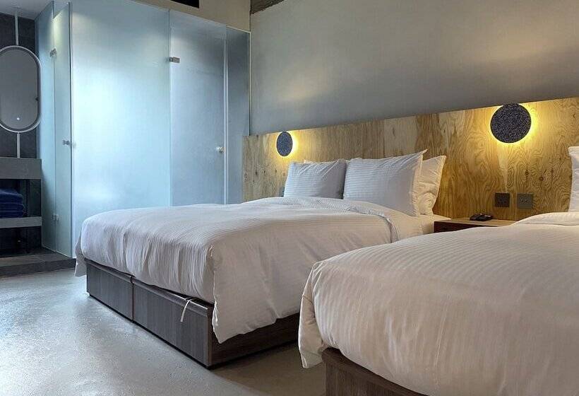 اتاق استاندارد سه نفره, The Blue By Just Inn