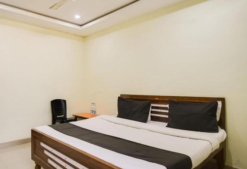 트리플 클래식 룸, Oyo Hotel Sky Line