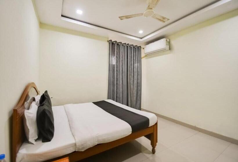 트리플 클래식 룸, Oyo Hotel Sky Line