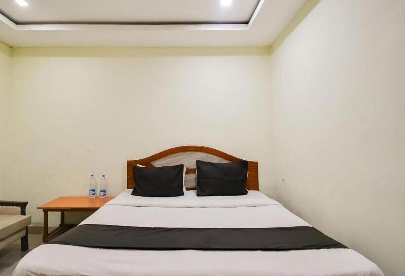 اتاق کلاسیک سه تخته, Oyo Hotel Sky Line