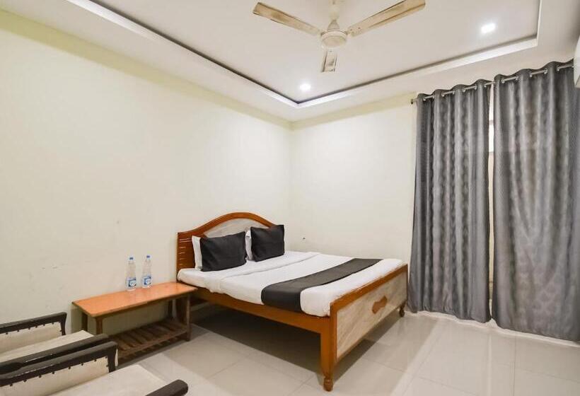 트리플 클래식 룸, Oyo Hotel Sky Line