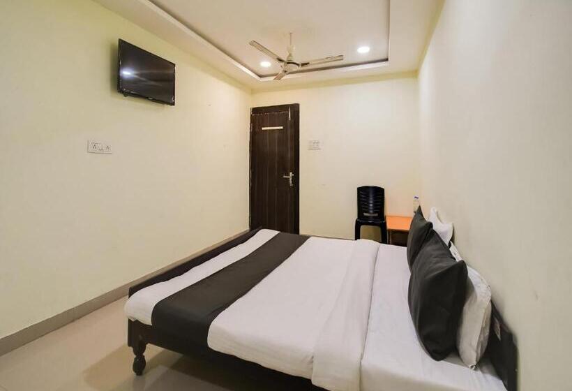 트리플 클래식 룸, Oyo Hotel Sky Line