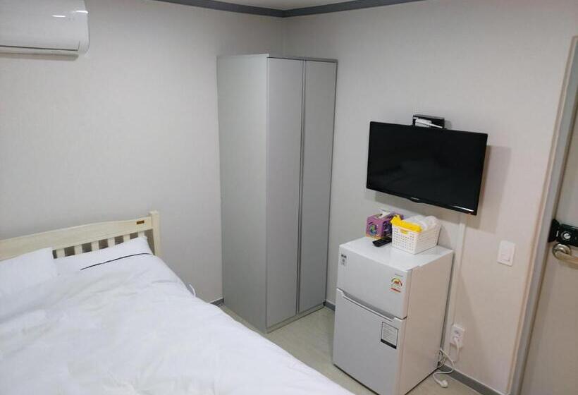 اتاق استاندارد, Ara Guesthouse