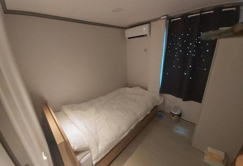 اتاق استاندارد یک نفره, Ara Guesthouse