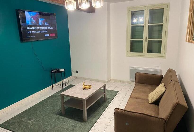 غرفة قياسية, Chez Papa