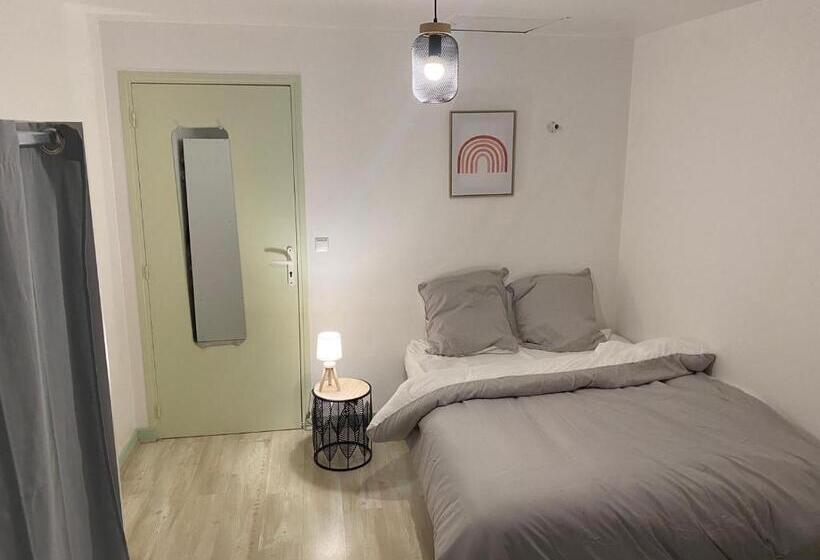 غرفة قياسية, Chez Papa