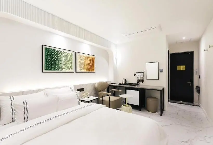 Standard-huone, Mari