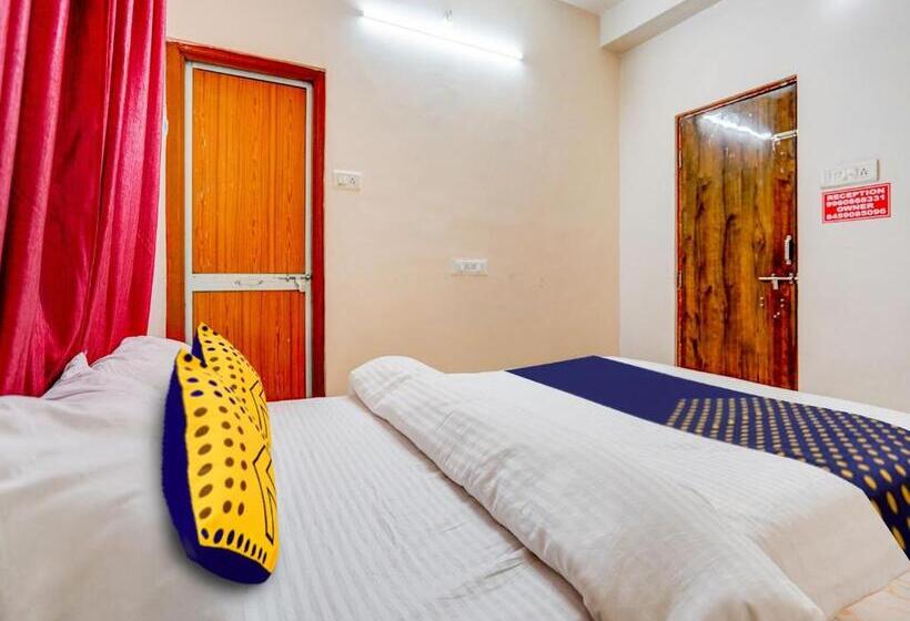 غرفة كلاسيكية ثلاثية, Spot On R J