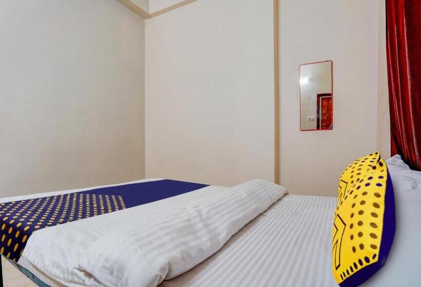 غرفة كلاسيكية ثلاثية, Spot On R J