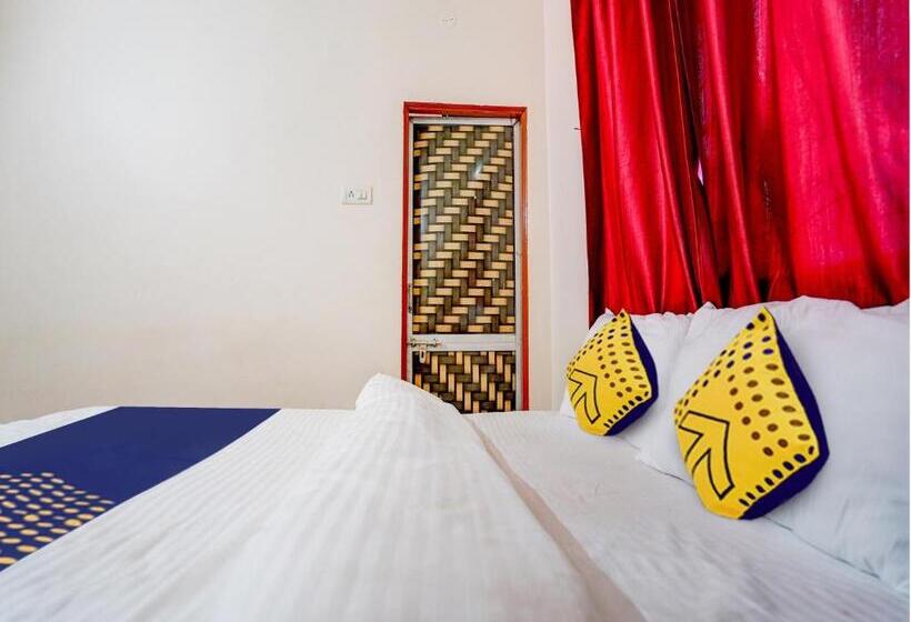 غرفة كلاسيكية ثلاثية, Spot On R J