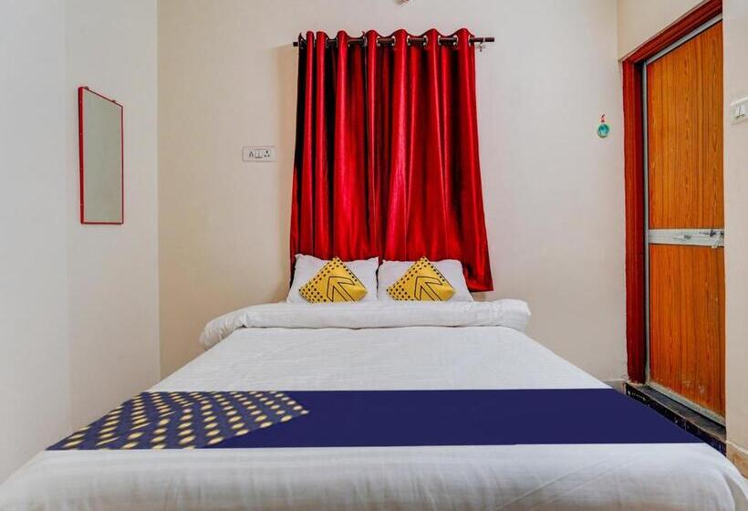 غرفة كلاسيكية ثلاثية, Spot On R J