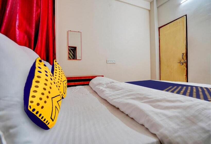 غرفة كلاسيكية ثلاثية, Spot On R J