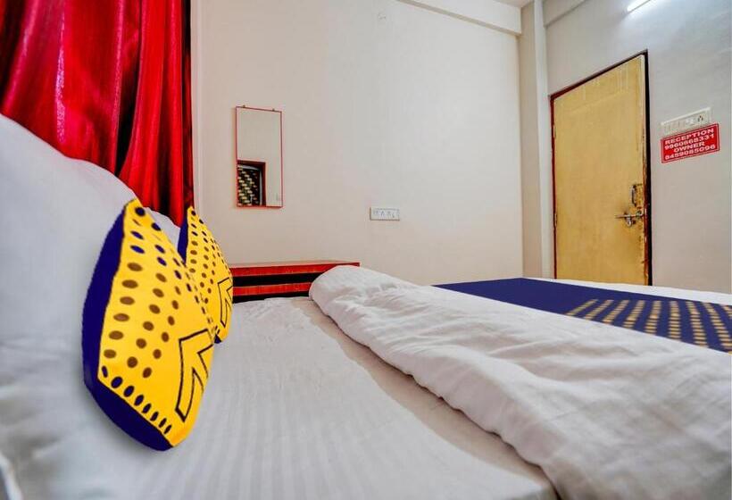 غرفة كلاسيكية ثلاثية, Spot On R J