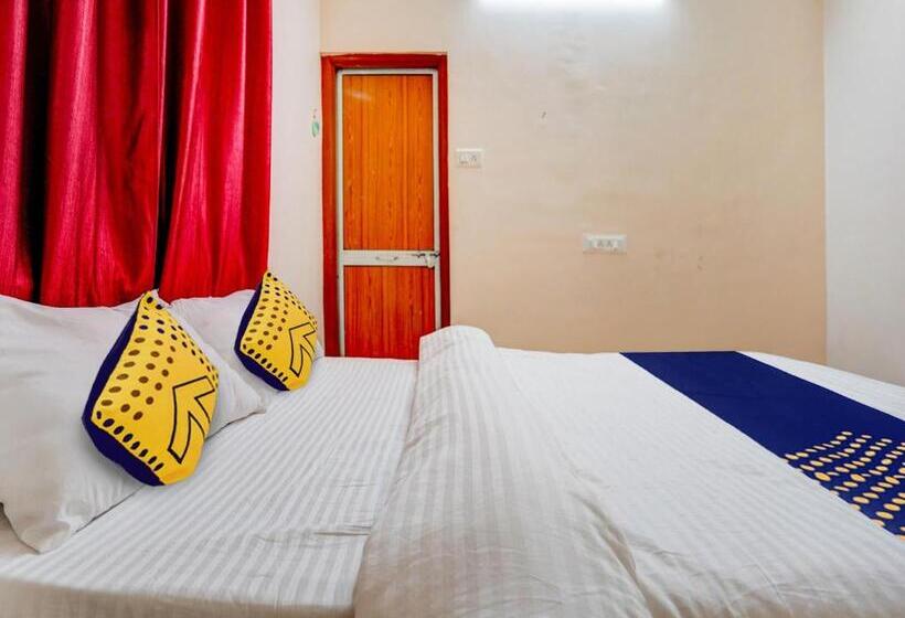 غرفة كلاسيكية ثلاثية, Spot On R J