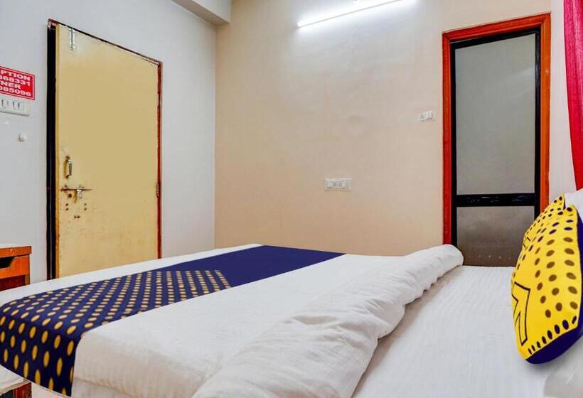 غرفة كلاسيكية ثلاثية, Spot On R J