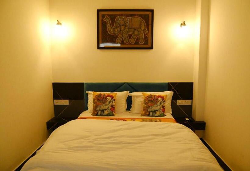 Номер Deluxe, The Travel Bug Jaisalmer