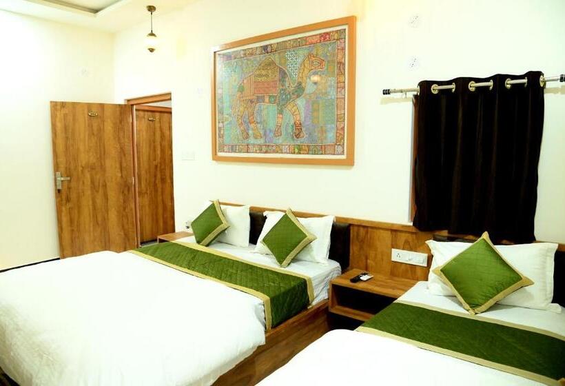 חדר דלוקס לשלושה, The Travel Bug Jaisalmer