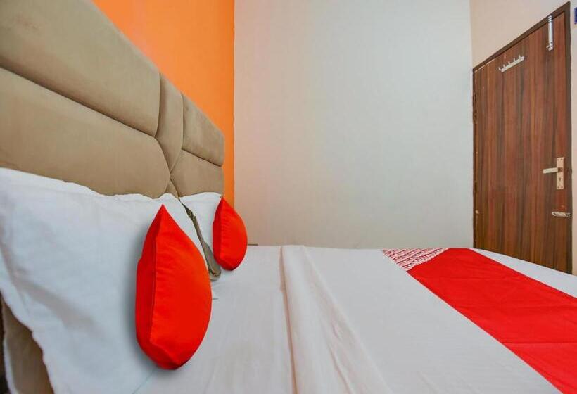 トリプルクラシックルーム, Oyo Hotel Riyasat Inn