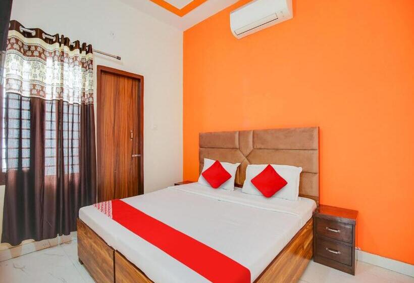 トリプルクラシックルーム, Oyo Hotel Riyasat Inn