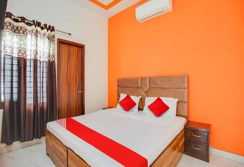 Трехместный Номер Классика, Oyo Hotel Riyasat Inn