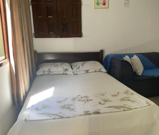 חדר משפחתי, Acm Flat