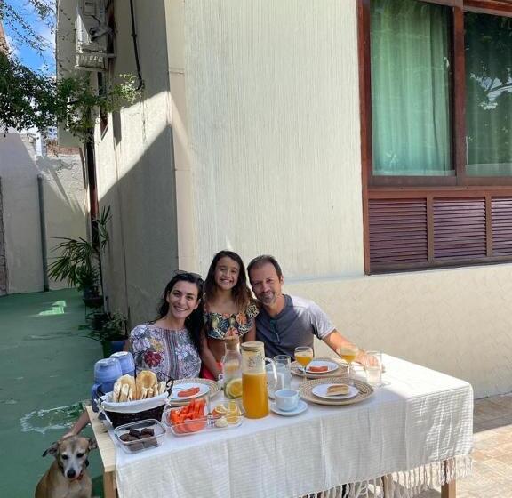 חדר משפחתי, Acm Flat