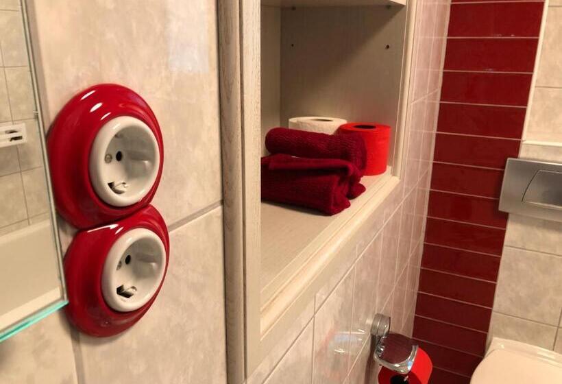 ２ベッドルームアパートメント, Rote Etage Im Ort Mainstockheim 2 Zimmer Mit Küche Bad Balkon