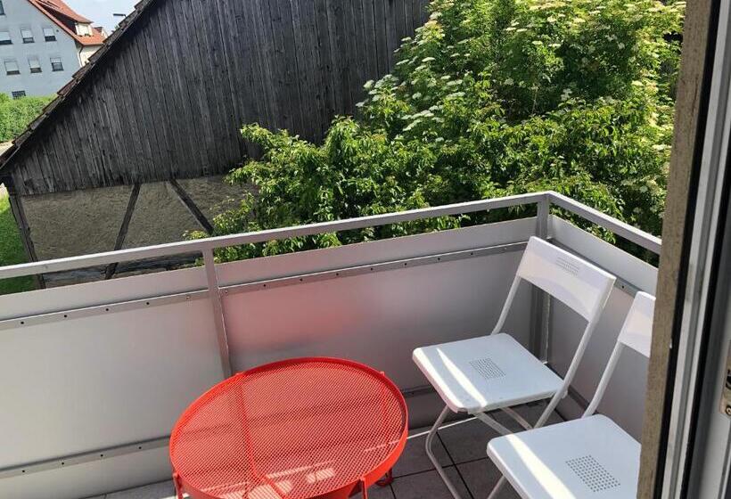２ベッドルームアパートメント, Rote Etage Im Ort Mainstockheim 2 Zimmer Mit Küche Bad Balkon