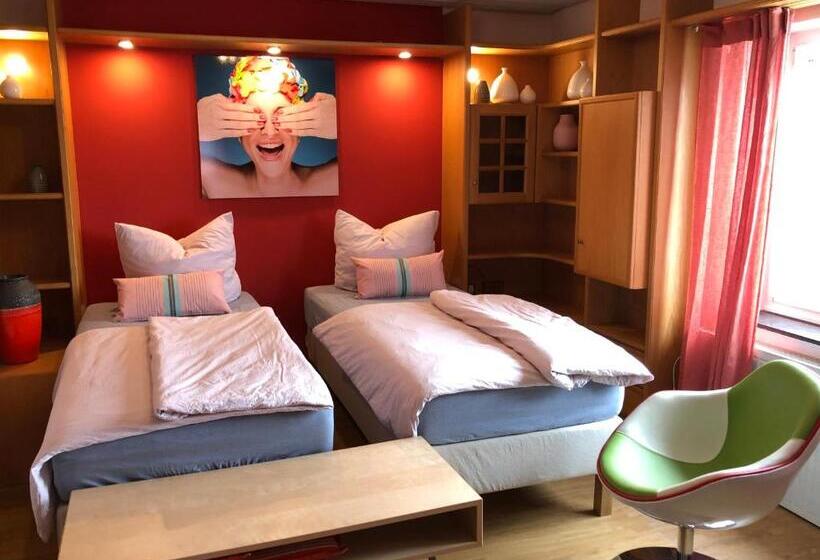 ２ベッドルームアパートメント, Rote Etage Im Ort Mainstockheim 2 Zimmer Mit Küche Bad Balkon