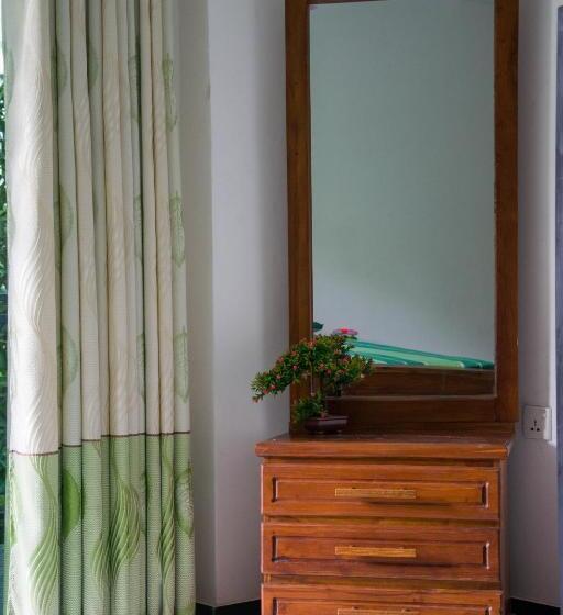 غرفة عائلية, Sun Guest