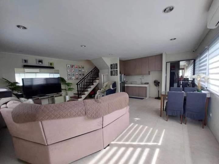 חדר דלוקס, Rs Motel