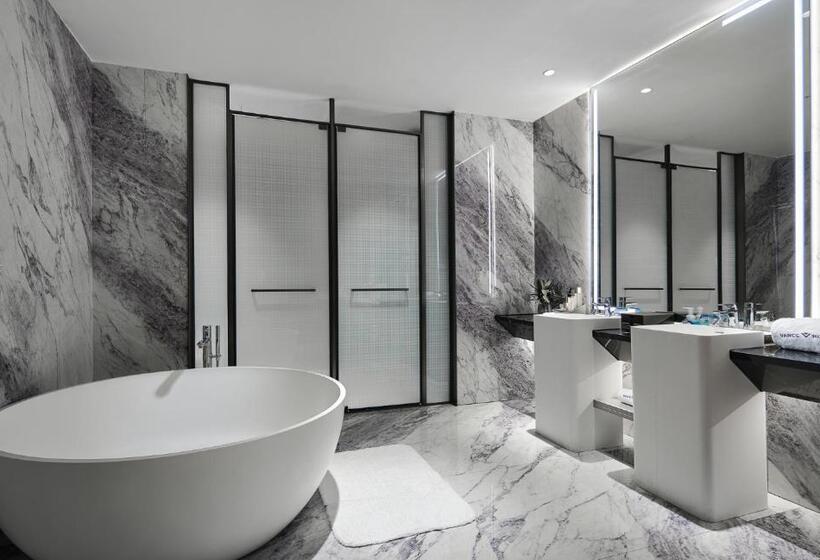 디럭스 스위트, Vance Hotel East Railway Station