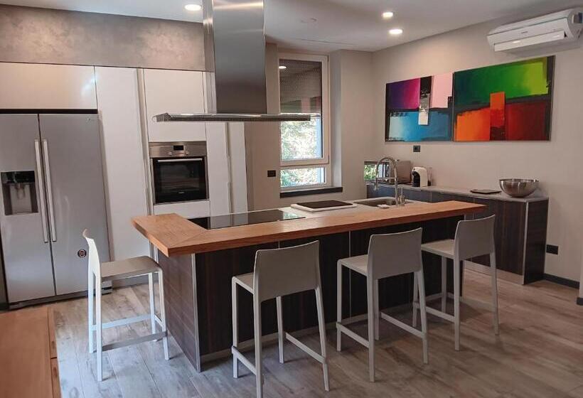 اتاق لوکس با تخت بزرگ, B&b Civico 4 Cremona