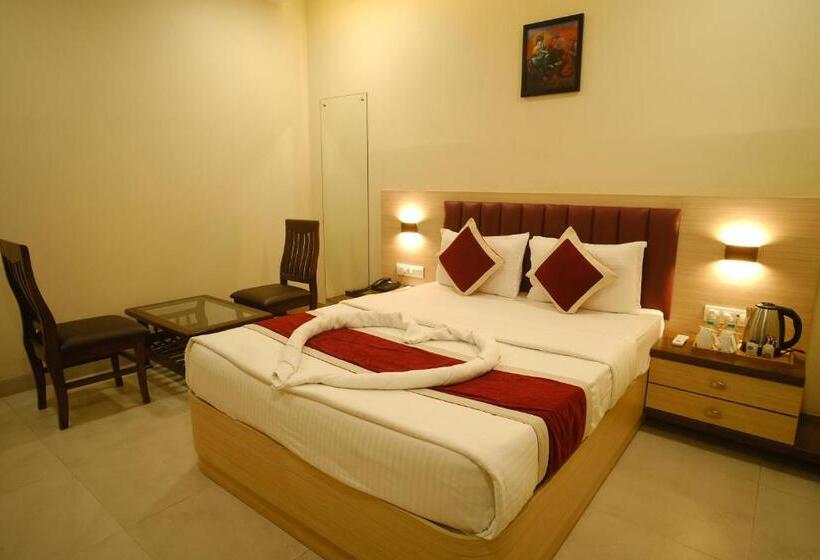 Номер Стандарт, Franklein Suites At Delhi Airport