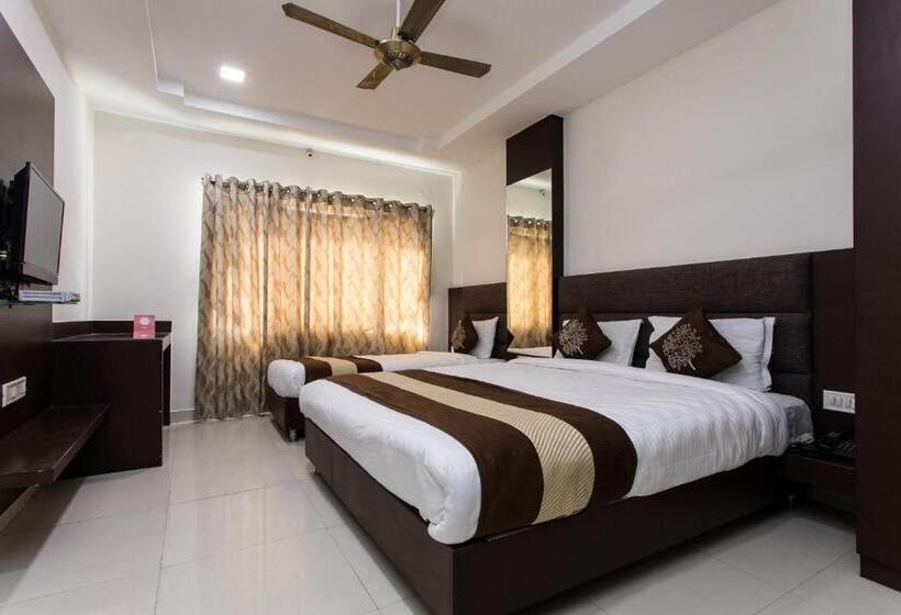 Трехместный Номер Классика, Franklein Suites At Delhi Airport