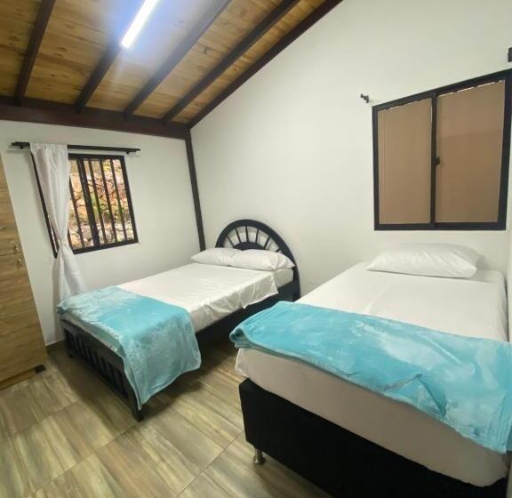 חדר סטנדרט שתי מיטות זוגיות, Eros Hostel & Brunch