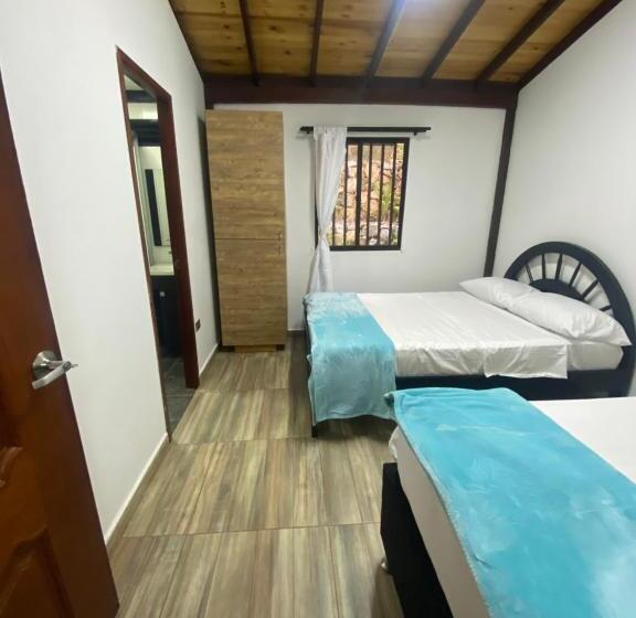 חדר סטנדרט שתי מיטות זוגיות, Eros Hostel & Brunch