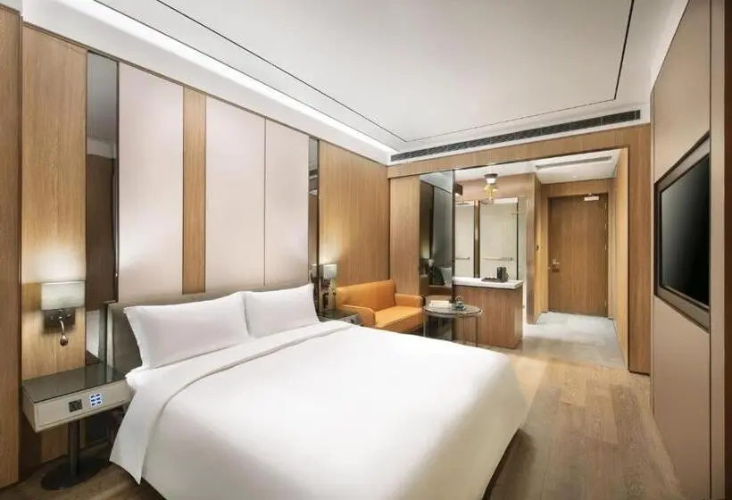 Deluxe Room King Size Bed