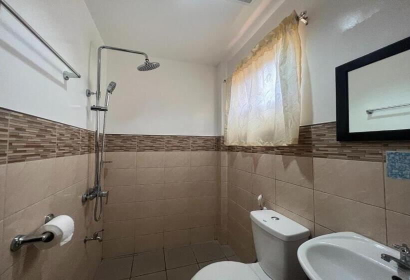 اتاق استاندارد, Dinah S Tourist Inn