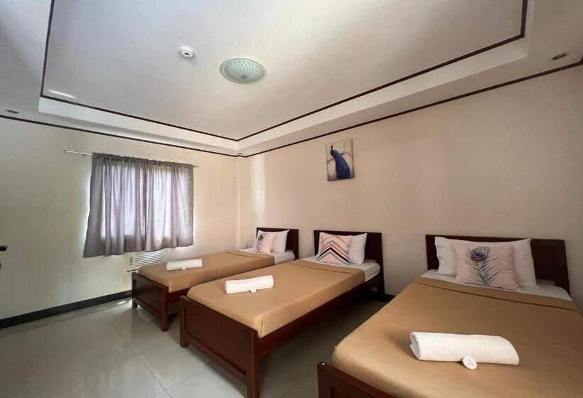 Quarto Triplo Estandar, Dinah S Tourist Inn