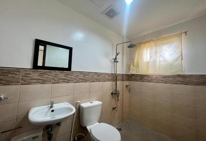 اتاق لوکس, Dinah S Tourist Inn