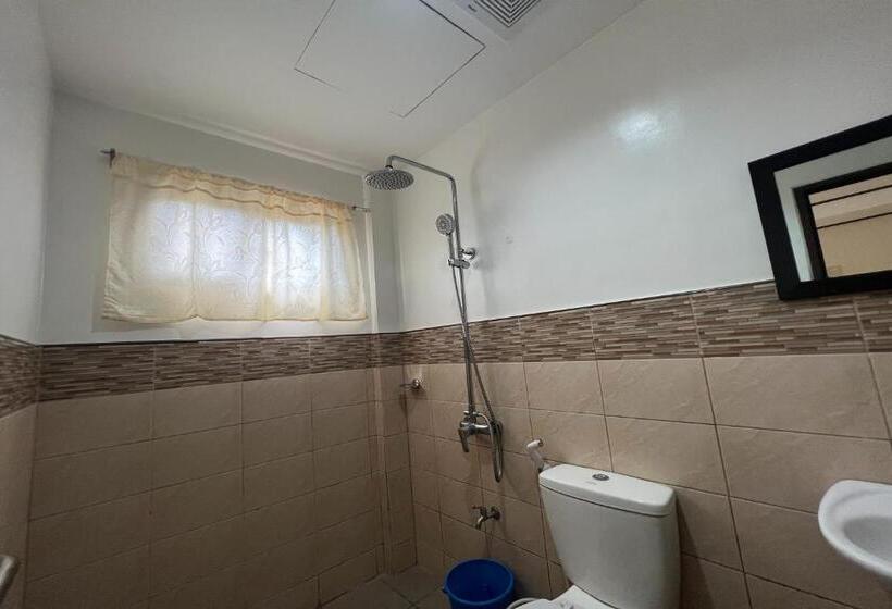 اتاق استاندارد چهار تخته, Dinah S Tourist Inn