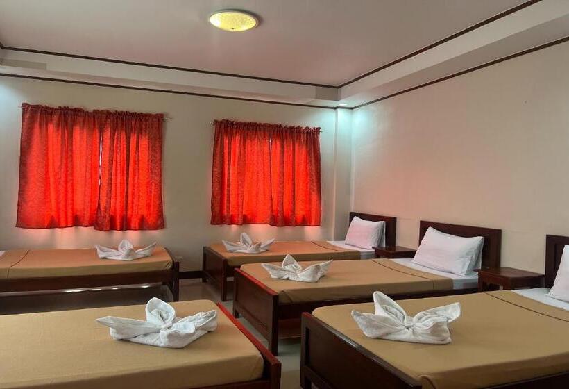 اتاق خانوادگی, Dinah S Tourist Inn