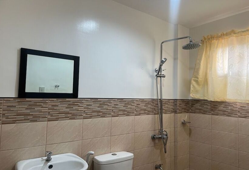 اتاق لوکس, Dinah S Tourist Inn