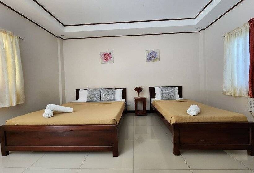 اتاق استاندارد سه نفره, Dinah S Tourist Inn